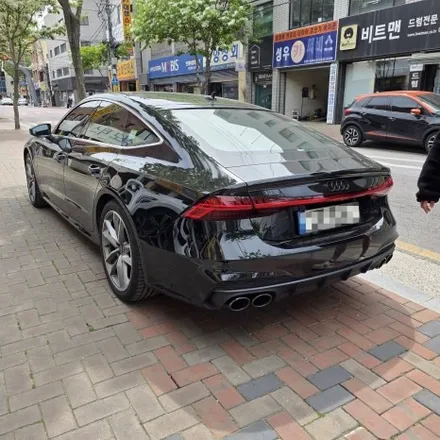 아우디 A7 4K 차량에 S7 룩 리어디퓨져 머플러팁 작업