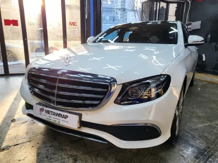 벤츠 E300 4matic 블랙 자동차 전체 랩핑 / 광주 서구