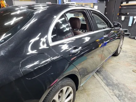 벤츠 E300 4matic 블랙 자동차 전체 랩핑 / 광주 서구