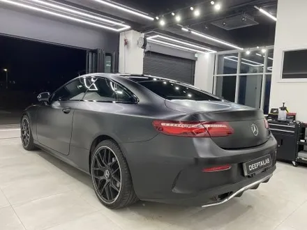 백석 랩핑, 벤츠 E클래스 e220d 쿠페 3M 사틴 블랙 전체랩핑+윈도우 크롬 딜리트 / 고양시 덕양구 도내동