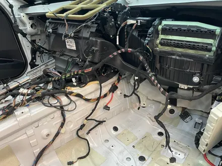 BMW 크레파스 냄새 제거 F바디 3시리즈 확실한 효과 냄새의 원인을 삭제해버림. 용인 수원 의왕 / 김포시 마산동