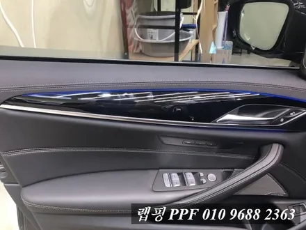 5시리즈 실내랩핑 에이버리 블랙카본랩핑 5시리즈랩핑 / 김포시 마산동