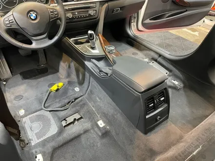 BMW 크레파스 냄새 제거 F바디 320d 까지 왔네요. / 김포시 마산동