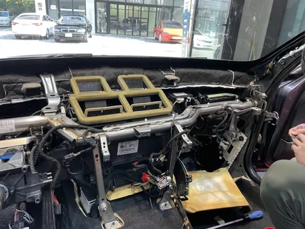 BMW 118d 크레파스 냄새 제거... 다 뜯고 냄새의 원인을 없애면 됨 / 김포시 마산동