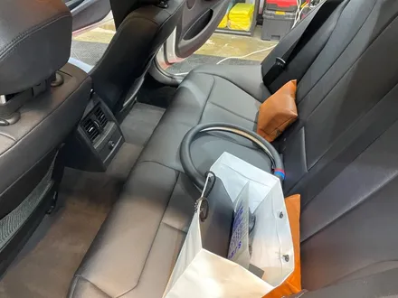 BMW 크레파스 냄새 제거 F바디 320d 까지 왔네요. / 김포시 마산동
