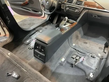 BMW 크레파스 냄새 제거 F바디 320d 까지 왔네요. / 김포시 마산동