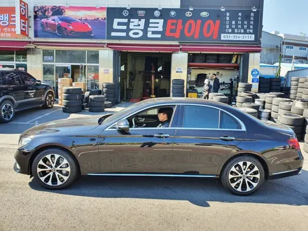 화성에서 벤츠 E클래스 순정 휠 그리고 굳이어 타이어 장착 디자인이 멋지다 / 화성시 팔탄면