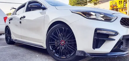 화성 안산 수원 휠복원 기아 K3 GT 18인치 블랙유광 휠으로 도색 드렁큰타이어 / 화성시 팔탄면