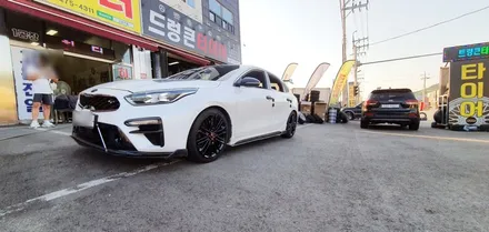 화성 안산 수원 휠복원 기아 K3 GT 18인치 블랙유광 휠으로 도색 드렁큰타이어 / 화성시 팔탄면