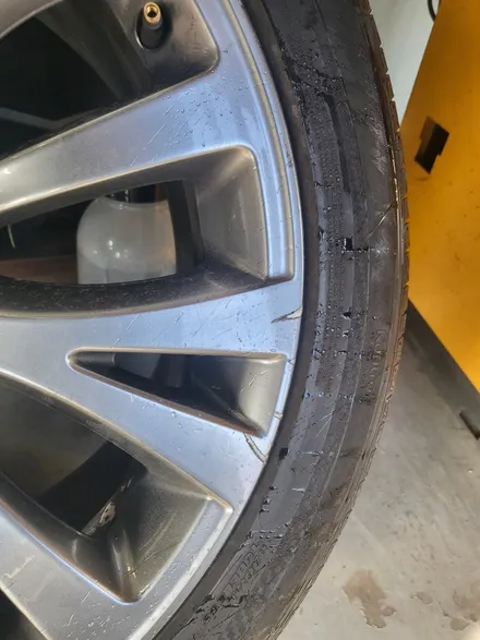 BMW 5시리즈GT 5GT 휠손상 주차기스 등으로 휠복원 수리 빈용도 품질도 만족했어요 / 화성시 팔탄면