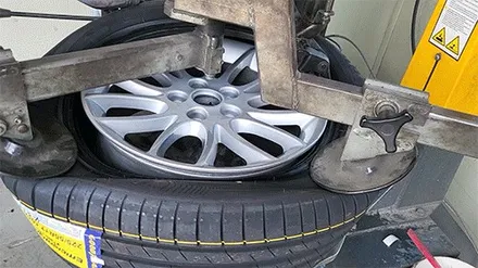 화성 제네시스 BH330 휠손상 기스로 인한 휠복원 수리 드렁큰타이어 / 화성시 팔탄면