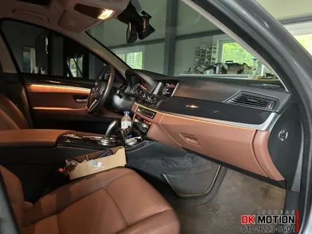 BMW 5시리즈 F10 비노출 엠비언트 시공 후기입니다:) 파스텔톤 색감이 아주 이뻐요 ! / 인천 계양, 김포, 강서, 부평