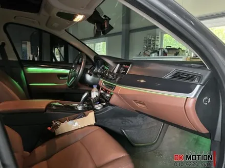 BMW 5시리즈 F10 비노출 엠비언트 시공 후기입니다:) 파스텔톤 색감이 아주 이뻐요 ! / 인천 계양, 김포, 강서, 부평