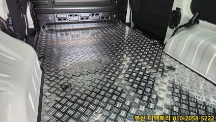 스타리아 3밴 알루미늄바닥 시공, LED 조명 설치, 실내등 LED 교체, AG LED 사이드스텝, A필러 손잡이, 블랙 그릴, 블랙 사이드미러 커버, 샤크안테나 교체, 라운지 테일램프 / 부산 사상구