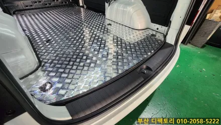 스타리아 3밴 알루미늄바닥 시공, LED 조명 설치, 실내등 LED 교체, AG LED 사이드스텝, A필러 손잡이, 블랙 그릴, 블랙 사이드미러 커버, 샤크안테나 교체, 라운지 테일램프 / 부산 사상구