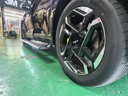 부산 EV9 GT, 높은 차체의 승하차를 편하게 만드는 킹스텝 듀얼모터 전동사이드스텝 시공 후기 / 부산 사상구