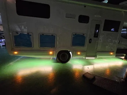 이베코 뉴데일리 캠핑카 실내풀방음 작업과 언더 LED 작업 / 부산 사상구