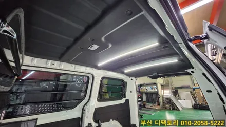 스타리아 3밴 알루미늄바닥 시공, LED 조명 설치, 실내등 LED 교체, AG LED 사이드스텝, A필러 손잡이, 블랙 그릴, 블랙 사이드미러 커버, 샤크안테나 교체, 라운지 테일램프 / 부산 사상구