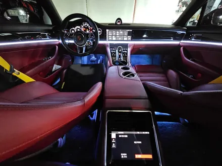 포르쉐 파나메라 부산 무빙 엠비언트라이트 시공으로 실내 분위기 업그레이드 / 부산 사상구
