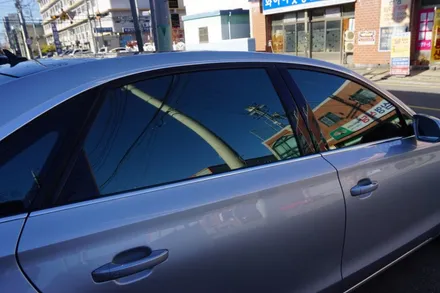 아우디  A8 레인보우 V70 썬팅 재시공 작업 / 부산 사상구