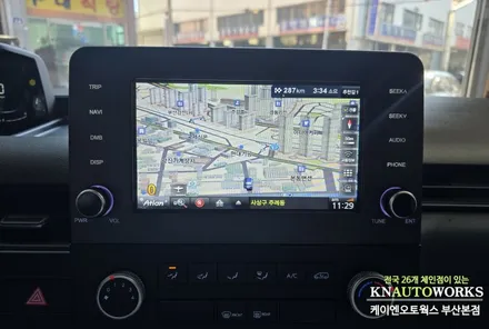 스타리아 ESV KN-A80 네비게이션 상단 매립 작업 / 부산 사상구 주례동