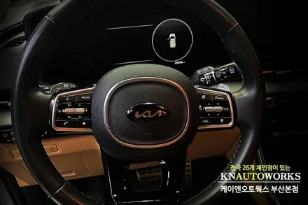 카니발ka4 자동차에 신형 기아 로고 에어백 혼캡 투톤핸들까지 튜닝 / 부산 사상구 주례동