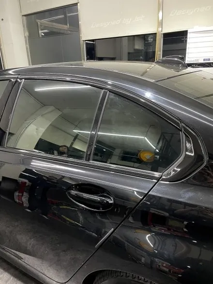 [파주일산랩핑] BMW 3시리즈 (G20) 크롬죽이기 및 휠도색으로 강력한 포스주기 ! - 쪼랩 / 고양시 덕이동