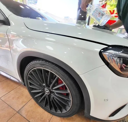 광주랩핑 벤츠 GLA45AMG 전체랩핑 제거 및 고광택 캔디레드 전체랩핑 시공 / 광주 북구 중흥동