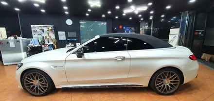 광주랩핑 벤츠 C63 AMG 카브리올레 사틴 화이트펄 전체랩핑 / 광주 북구 중흥동