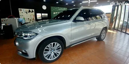 광주 실내랩핑 BMW X5 (F15) 리얼 우드 매트릭스 블랙            랩핑 시공 닥터나이프 카스킨 스튜디오 / 광주 북구 중흥동