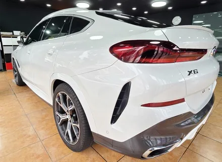 광주전체랩핑 BMW X6 고광택 사틴블랙 전체랩핑 크롬딜리트 시공 / 광주 북구 중흥동