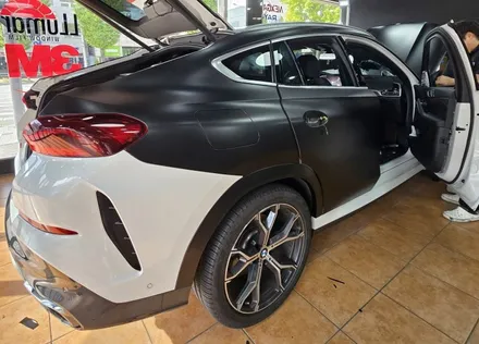 광주전체랩핑 BMW X6 고광택 사틴블랙 전체랩핑 크롬딜리트 시공 / 광주 북구 중흥동
