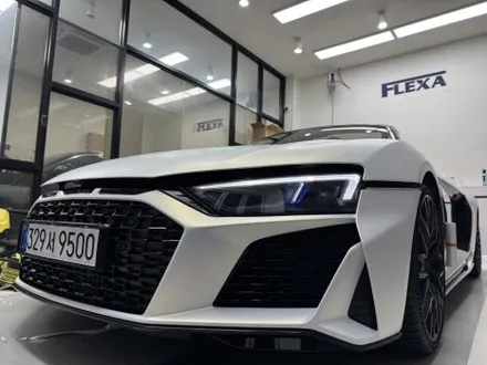 아우디 R8 스파이더 전체 무광 펄화이트 랩핑 시공 +리어디퓨저 포인트 데칼 시공으로 한층 업그레이드된 매력 / 고양시 원흥동