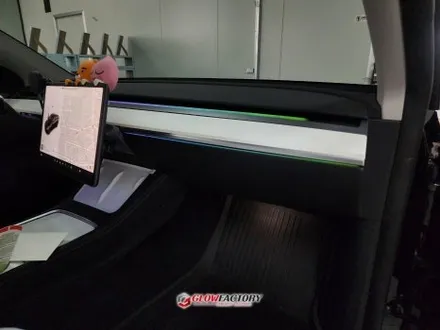 테슬라 모델Y 엠비언트 아크릴방식과 업그레이드된 글로우모션 시공으로 남다른 폼 / 부천, 광명, 인천, 서울 강서