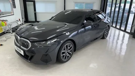 [청주 랩핑] BMW i5 그릴 랩핑 + 아이코닉 글로우 + 블랙 유광 / 청주 흥덕구