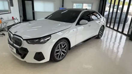 [청주 랩핑] BMW 520i 아이코닉 글로우 랩핑 + 블랙 유광 / 청주 흥덕구