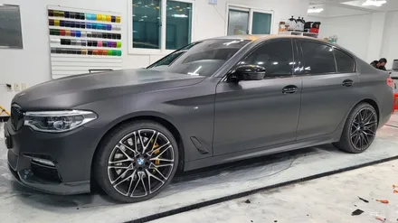 김해랩핑 장유랩핑 BMW G30 5시리즈 520d 전체랩핑 랩핑제거 재시공 무광블랙 / 김해, 부산, 창원