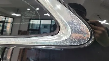 김해랩핑 장유랩핑 심각한 윈도우 크롬물딩 물때 자국 랩핑으로 완벽 커버_더블디랩 / 김해 율하동