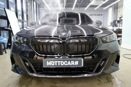 생고뱅 파노라마 럭스X / BMW G60 /  독보적인 퍼포먼스와 스타일을 갖춘 블랙미러룩 광주 썬팅 / 광주 광산