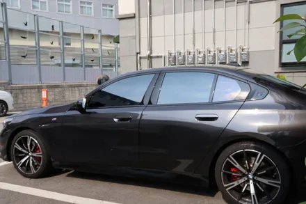 생고뱅 파노라마 럭스X / BMW G60 /  독보적인 퍼포먼스와 스타일을 갖춘 블랙미러룩 광주 썬팅 / 광주 광산