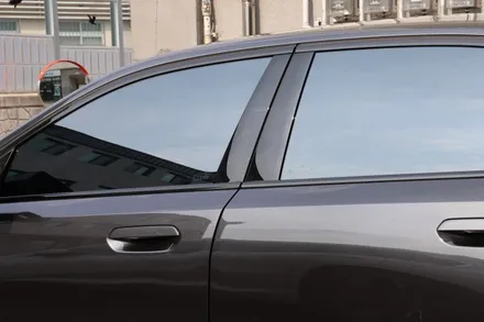 생고뱅 파노라마 럭스X / BMW G60 /  독보적인 퍼포먼스와 스타일을 갖춘 블랙미러룩 광주 썬팅 / 광주 광산