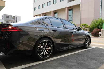 생고뱅 파노라마 럭스X / BMW G60 /  독보적인 퍼포먼스와 스타일을 갖춘 블랙미러룩 광주 썬팅 / 광주 광산