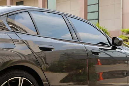 생고뱅 파노라마 럭스X / BMW G60 /  독보적인 퍼포먼스와 스타일을 갖춘 블랙미러룩 광주 썬팅 / 광주 광산