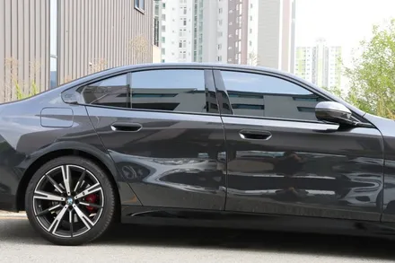 생고뱅 파노라마 럭스X / BMW G60 /  독보적인 퍼포먼스와 스타일을 갖춘 블랙미러룩 광주 썬팅 / 광주 광산