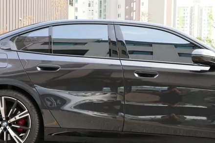 생고뱅 파노라마 럭스X / BMW G60 /  독보적인 퍼포먼스와 스타일을 갖춘 블랙미러룩 광주 썬팅 / 광주 광산