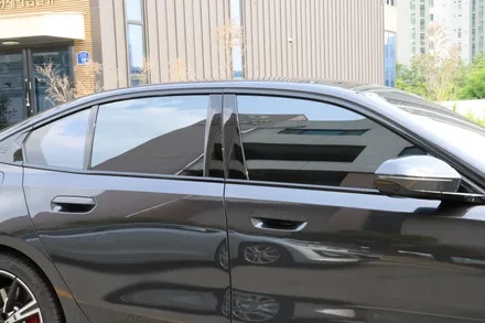생고뱅 파노라마 럭스X / BMW G60 /  독보적인 퍼포먼스와 스타일을 갖춘 블랙미러룩 광주 썬팅 / 광주 광산