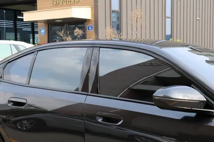 생고뱅 파노라마 럭스X / BMW G60 /  독보적인 퍼포먼스와 스타일을 갖춘 블랙미러룩 광주 썬팅 / 광주 광산