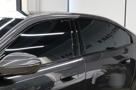 생고뱅 파노라마 럭스X / BMW G60 /  독보적인 퍼포먼스와 스타일을 갖춘 블랙미러룩 광주 썬팅 / 광주 광산