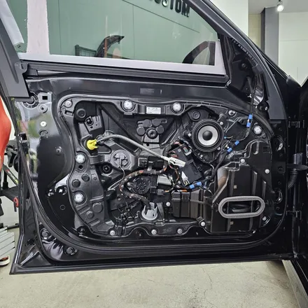 BMW G70 740I 바워스 엠비언트 스피커 커버 교체 / 경기 남양주