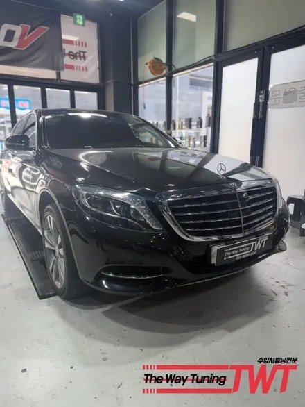 벤츠 W222 S500 전기형 → 후기형 마이바흐 컨버전 작업, 신품 언더커버까지 적용